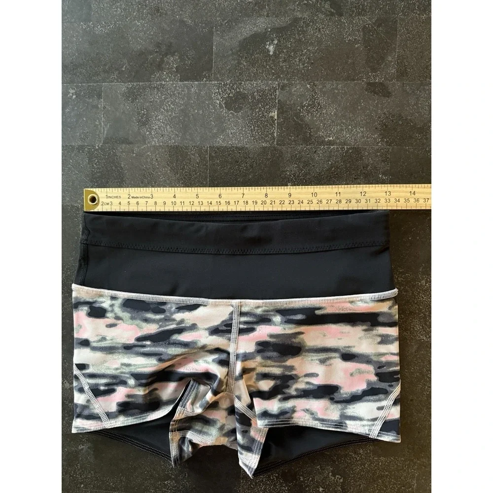 Lululemon Water‎ Bound Run Swim Shorts Size 4 Wamo Camo Reversible Pink Black